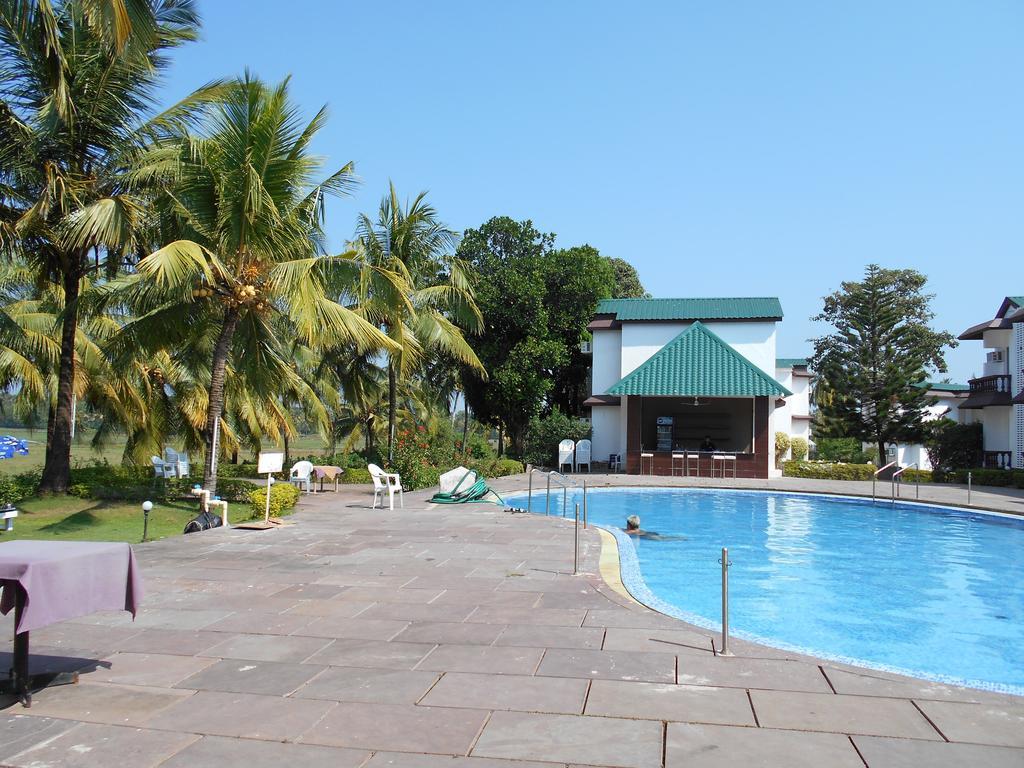 Bollywood Sea Queen Beach Resort Betalbatim Extérieur photo