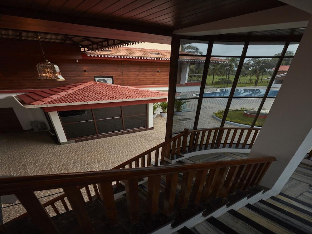 Bollywood Sea Queen Beach Resort Betalbatim Extérieur photo