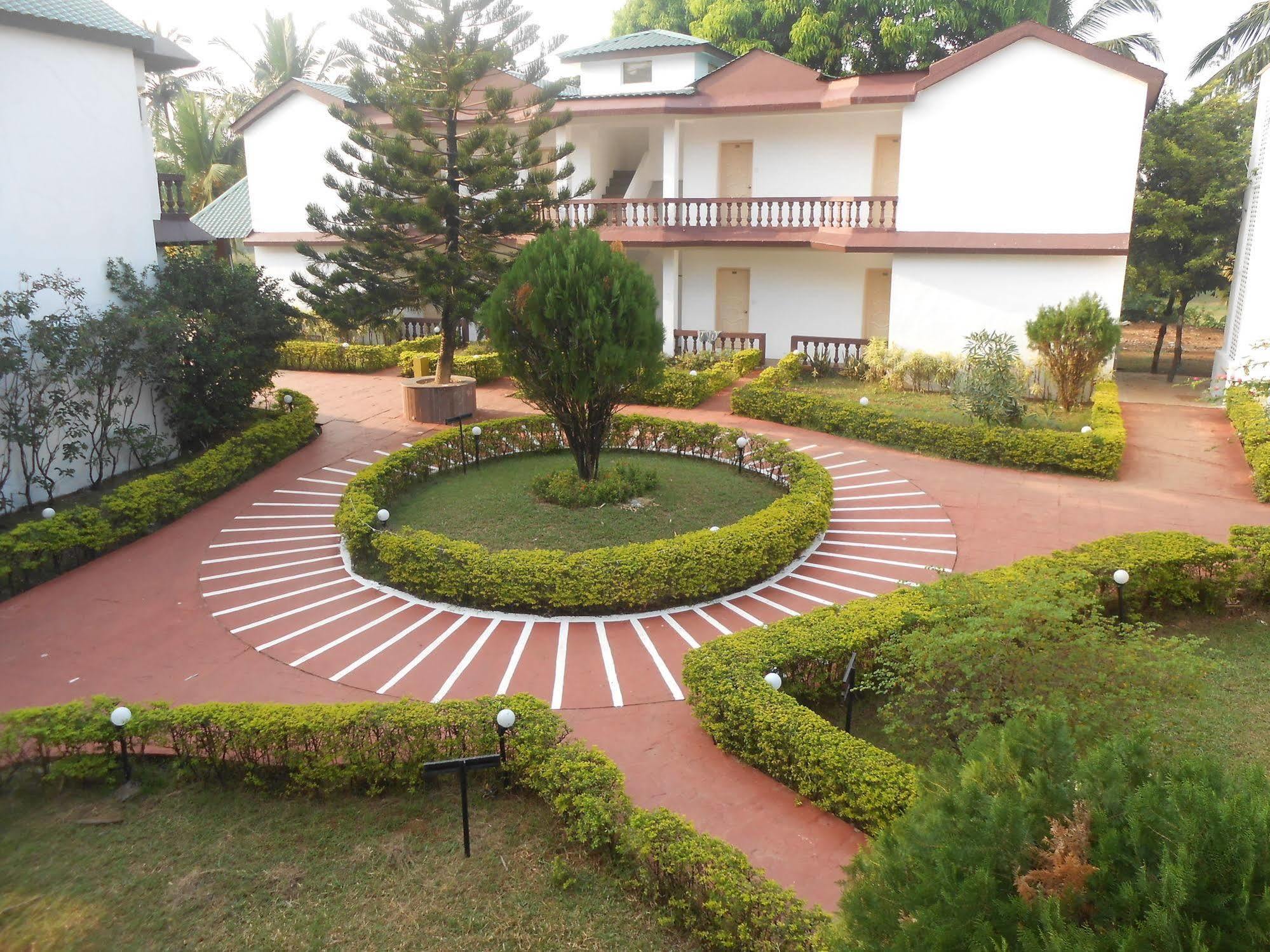 Bollywood Sea Queen Beach Resort Betalbatim Extérieur photo